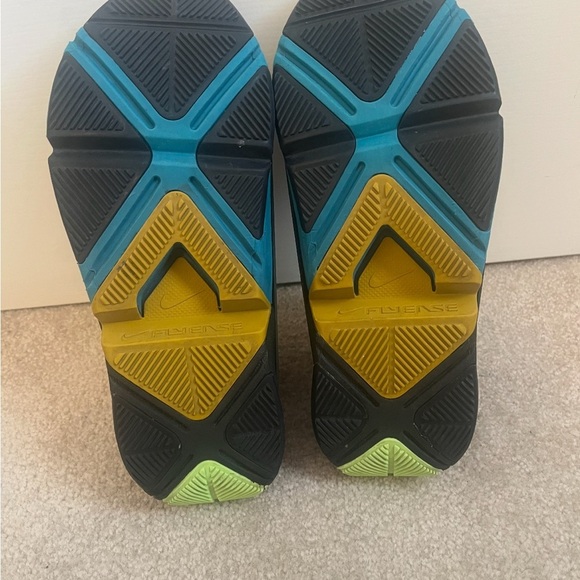 Men's size 7.5 NIKE FLYEASE athletic SHOES sneakers - Picture 9 of 9